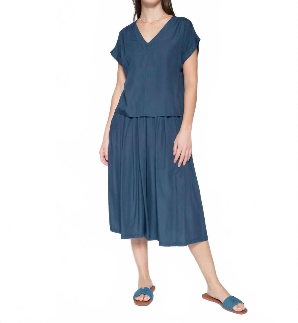 NEW BLUEBERRY palazzo capris in navy